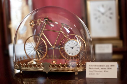 Забавный экспонатов музея часов в Вене