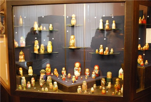 Коллекция матрешек в музее игрушек в Сергиевом Посаде