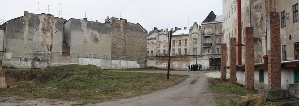 Тюремный двор