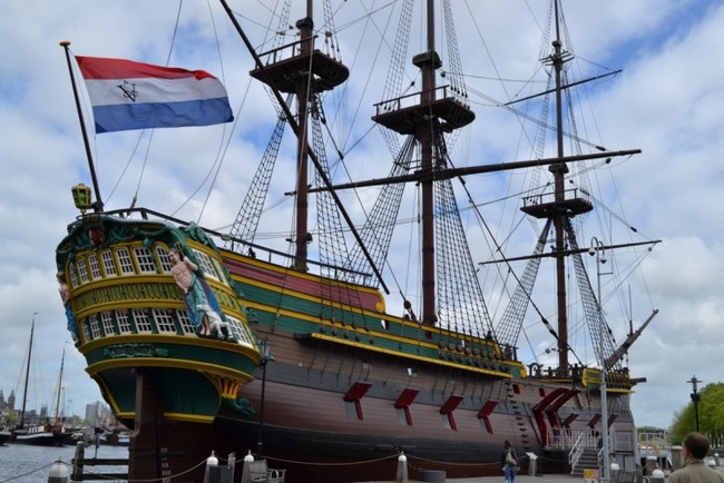 Корабль Амстердам
