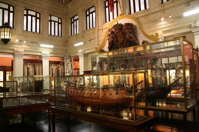 Один из залов морского музея в Мадриде