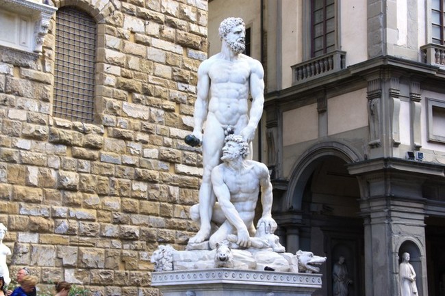 Скульптура «Геркулес и Диомед» во Флоренции