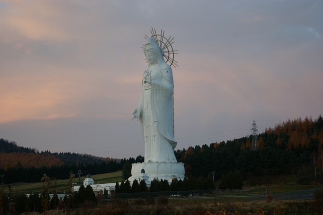 Статуя богини каннон сендай япония фото