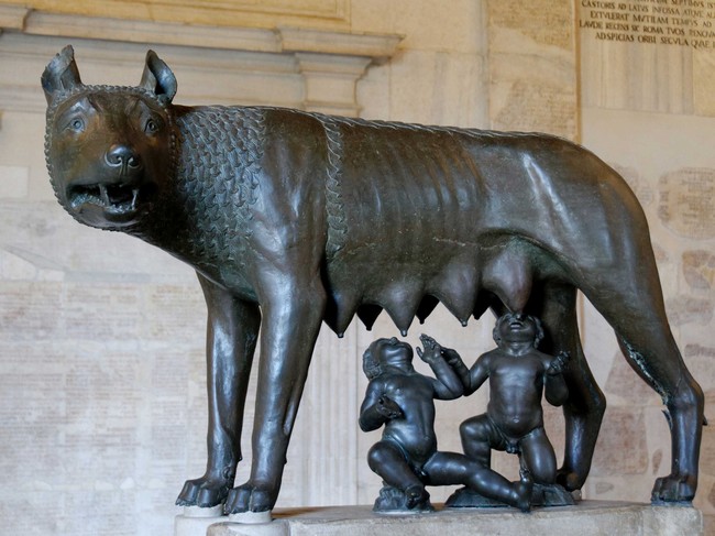 Скульптура Римской Волчицы