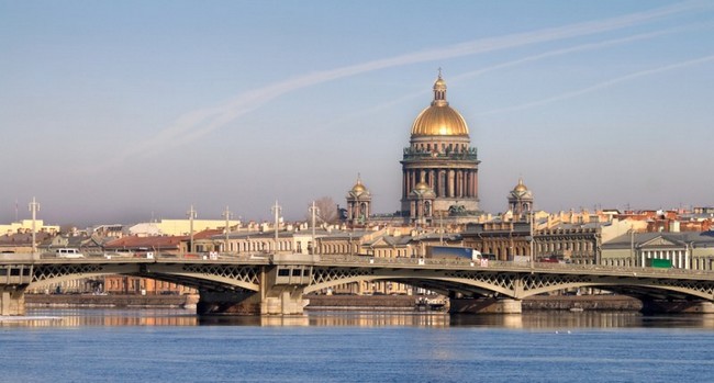 Провести выходные дни в Петербурге:  куда пойти, что посмотреть, где поужинать ?
