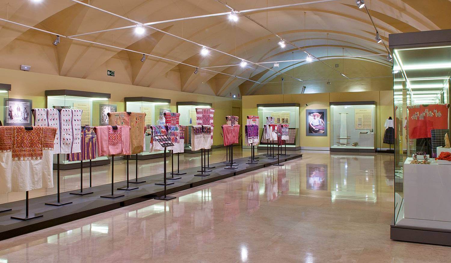 Фото зала музея Америки в Мадриде