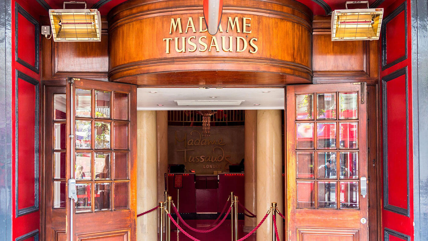 Музей мадам Тюссо в Лондоне - красивая вывеска