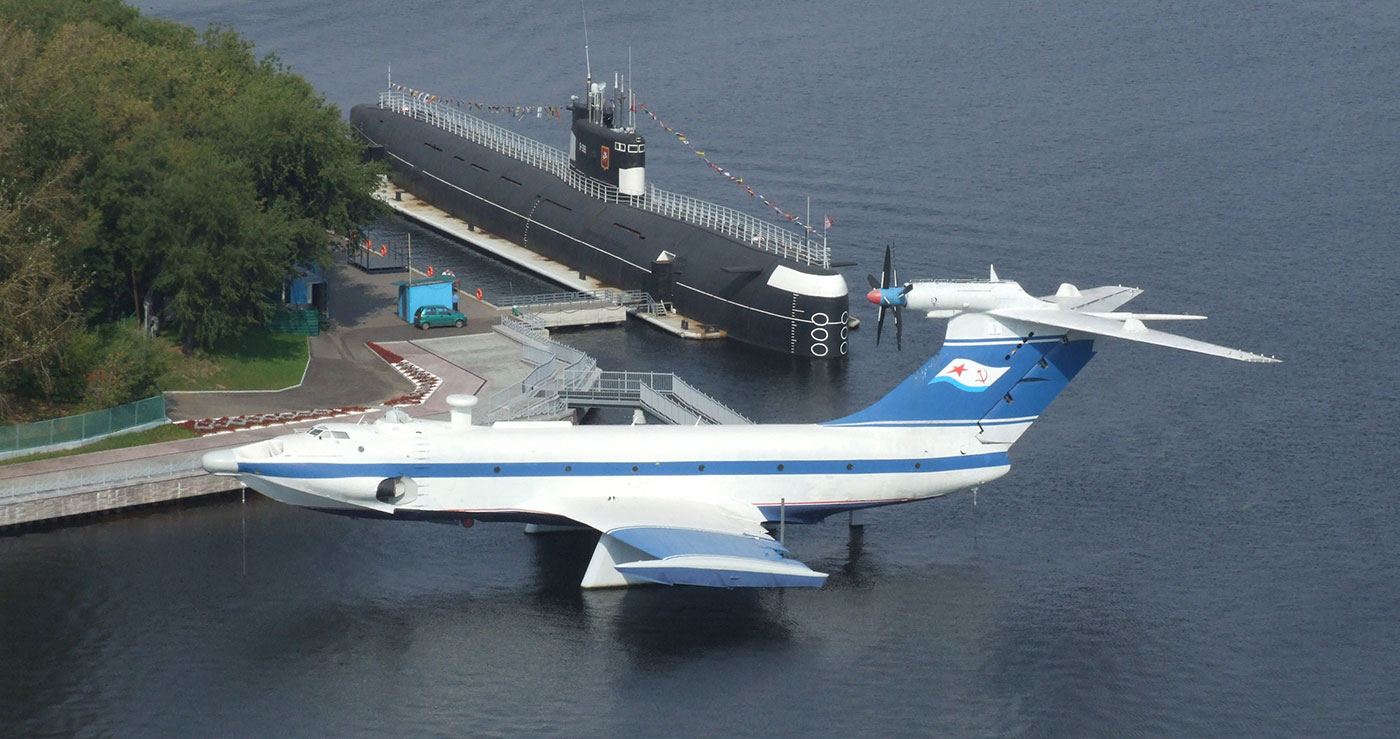 Музей военно-морского флота, Москва - самолет и подводная лодка