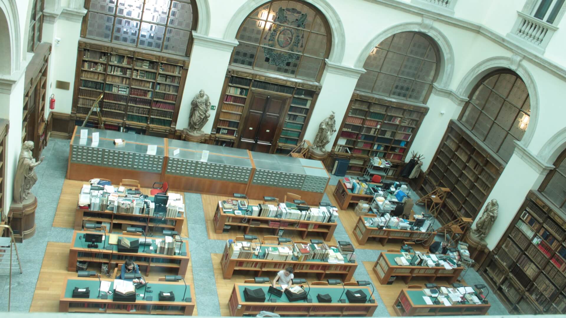 Амброзианская библиотека, фото сверху, читальный зал