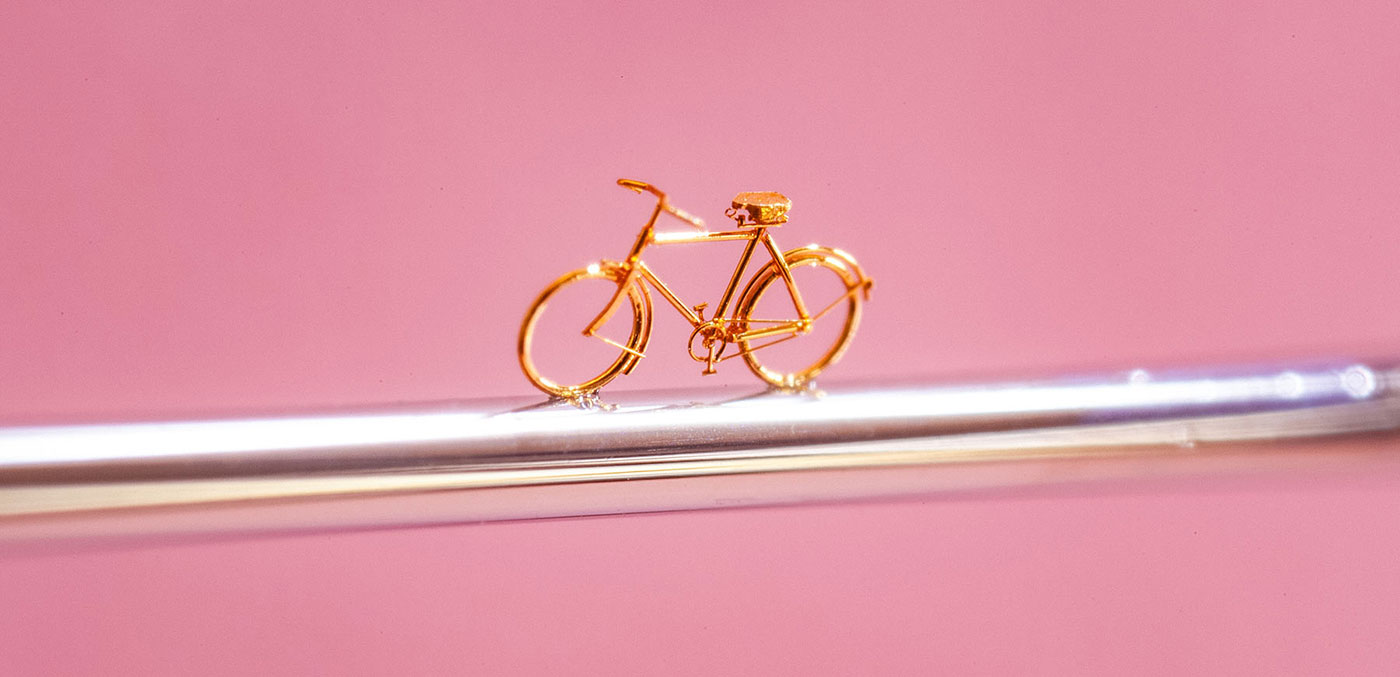 Самый маленький велосипед в мире из чистого золота