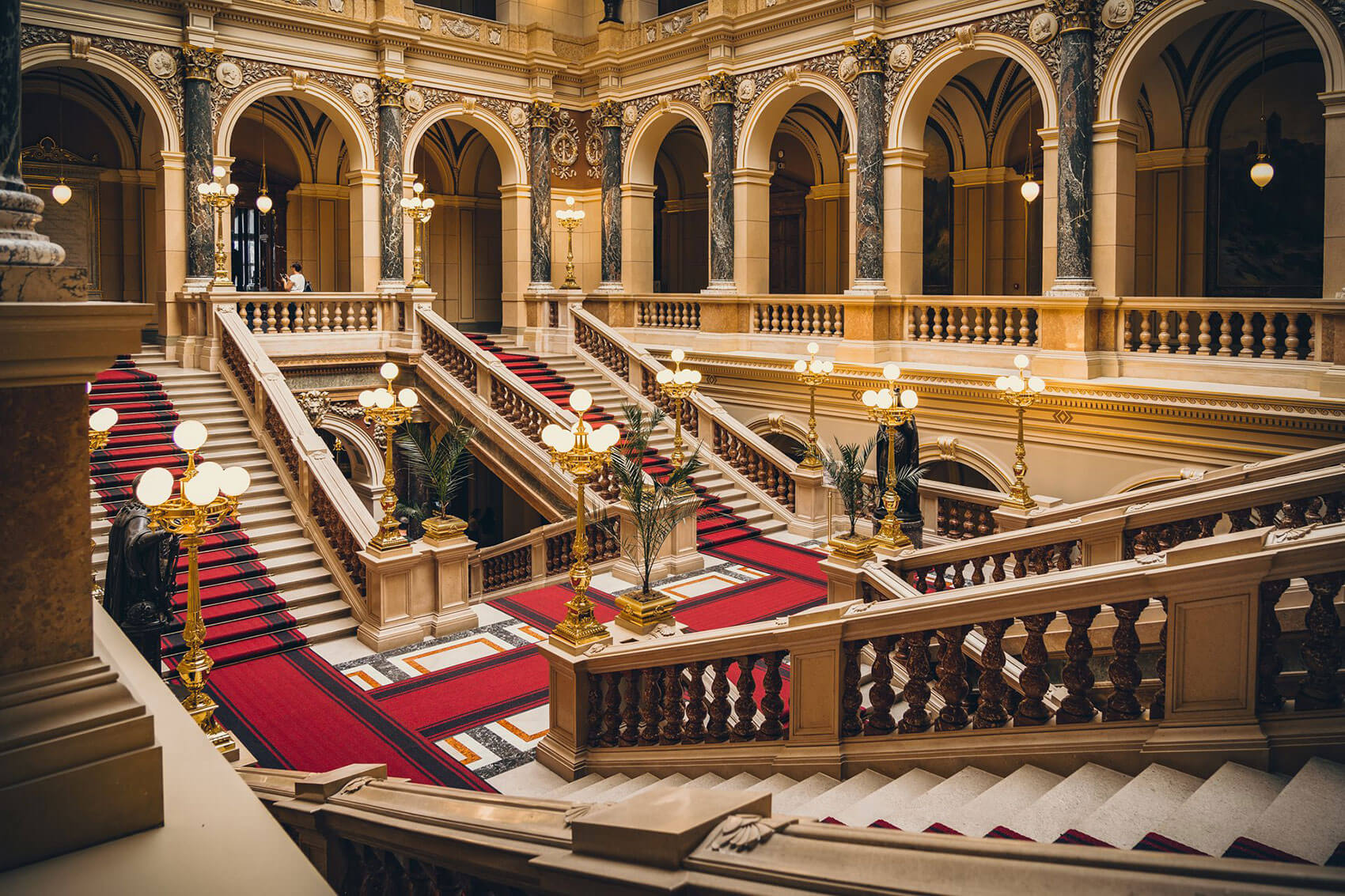 Национальный музей Чехии, Прага - фото внутри, лестницы